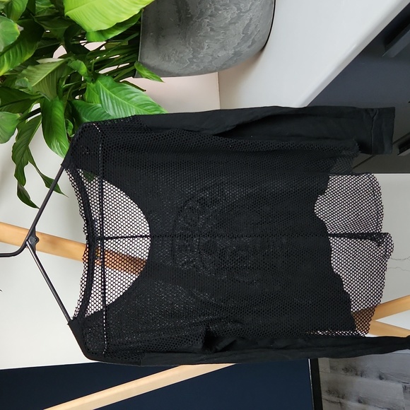 Paradise Island Bahamas top - Picture 3 of 5